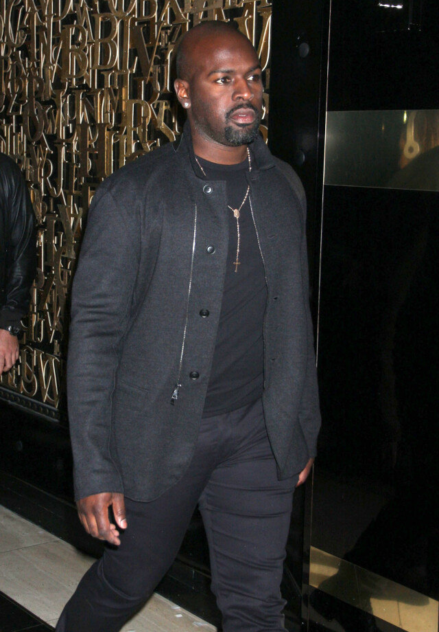 KJÆRESTEN: Kris Jenner har funnet lykken med 25 år ynge Corey Gamble. Her er han på vei inn på en nattklubb i Las Vegas for å feire kjærestens 59-årsdag i november. Foto: Stella Pictures KJÆRESTEN: Kris Jenner har funnet lykken med 25 år ynge Corey Gamble. Her er han på vei inn på en nattklubb i Las Vegas for å feire kjærestens 59-årsdag i november. Foto: Stella Pictures